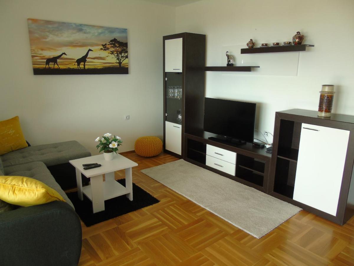 Apartment Ella, Опатия Екстериор снимка