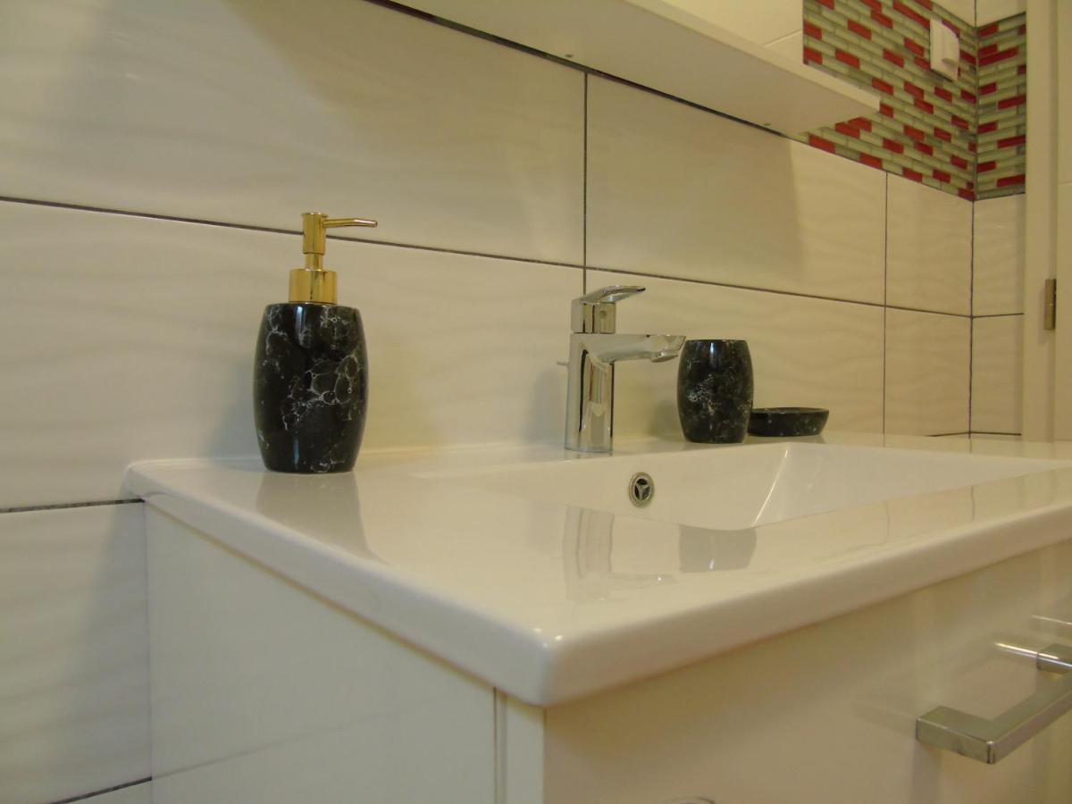 Apartment Ella, Опатия Екстериор снимка